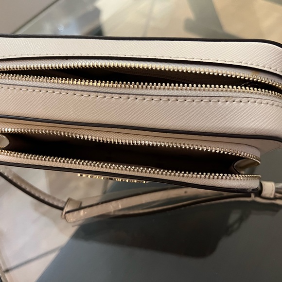 Kate Spade Cream Small Dual Zip Around Crossbody With burgundy Sparkle Key Chain - Picture 5 of 5